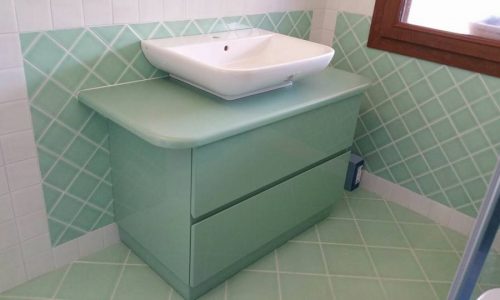 Mobile bagno laccato