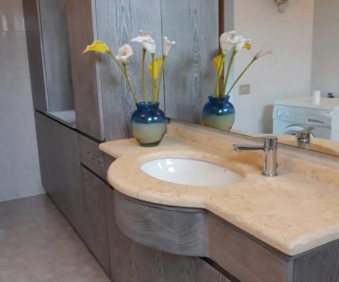 Arredo bagno in castagno anticato grigio