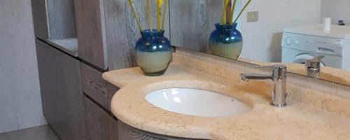 Arredo bagno in castagno anticato grigio